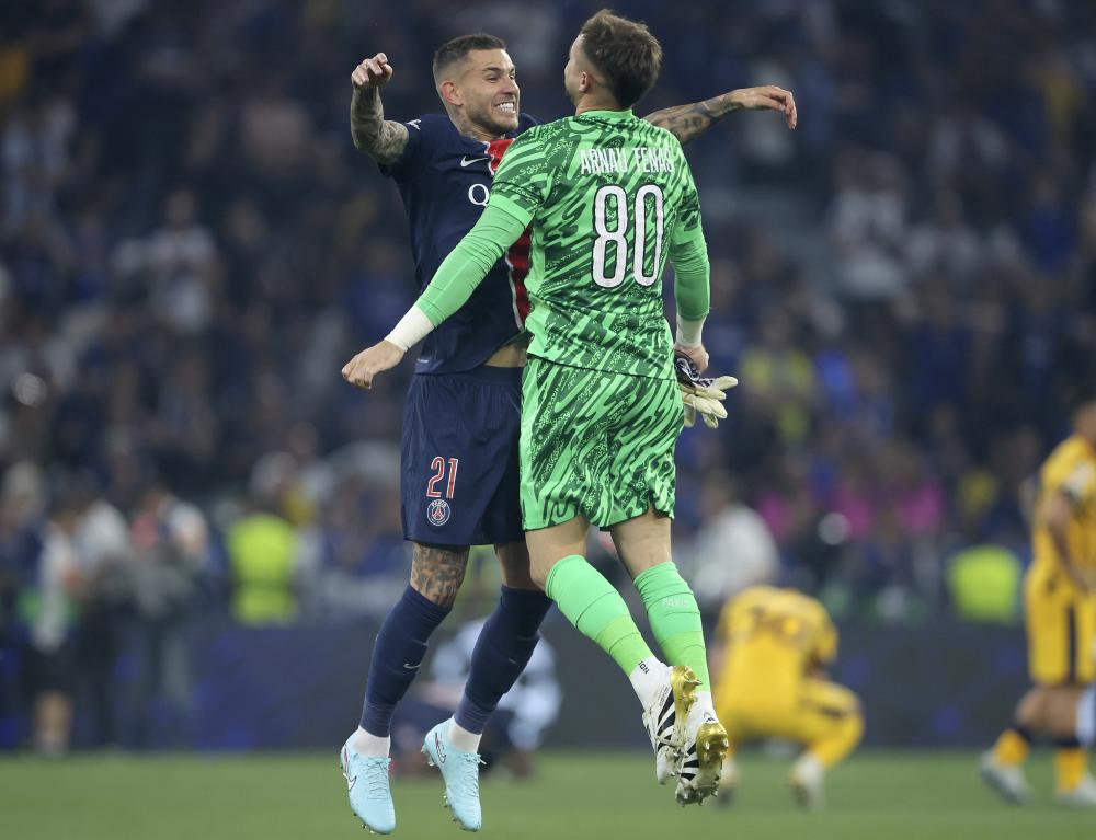 南安普顿不敌普雷斯顿后，后卫内森-伍德与本队球迷发生口角