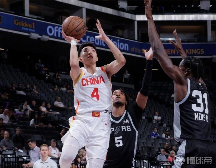 梅西小时候铃声响了不回教室，老师批评他：马拉多纳只有一个